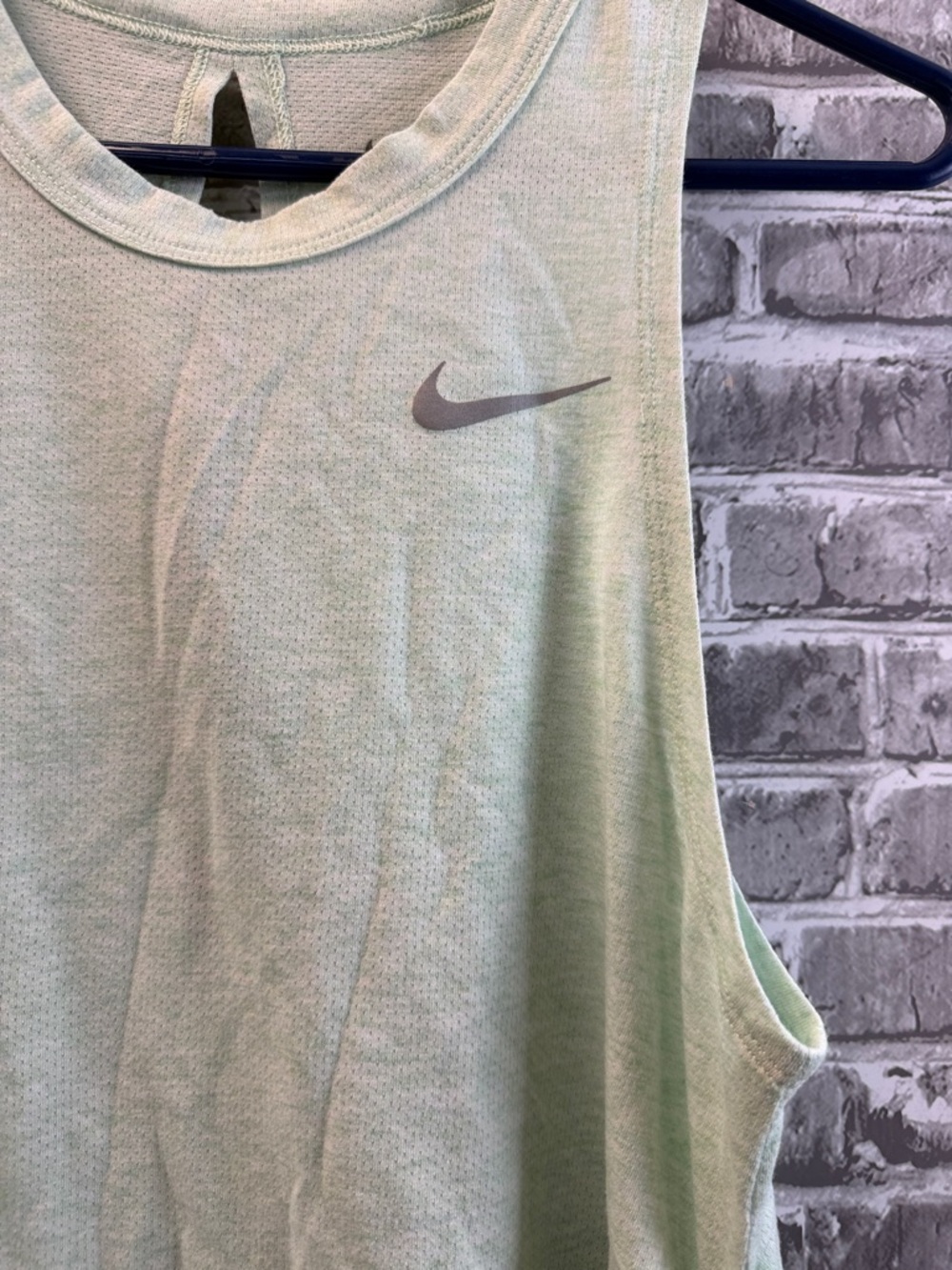 Nike Women’s Light Mint Green Sleeveless Workout Tank - Picture 3 of 7